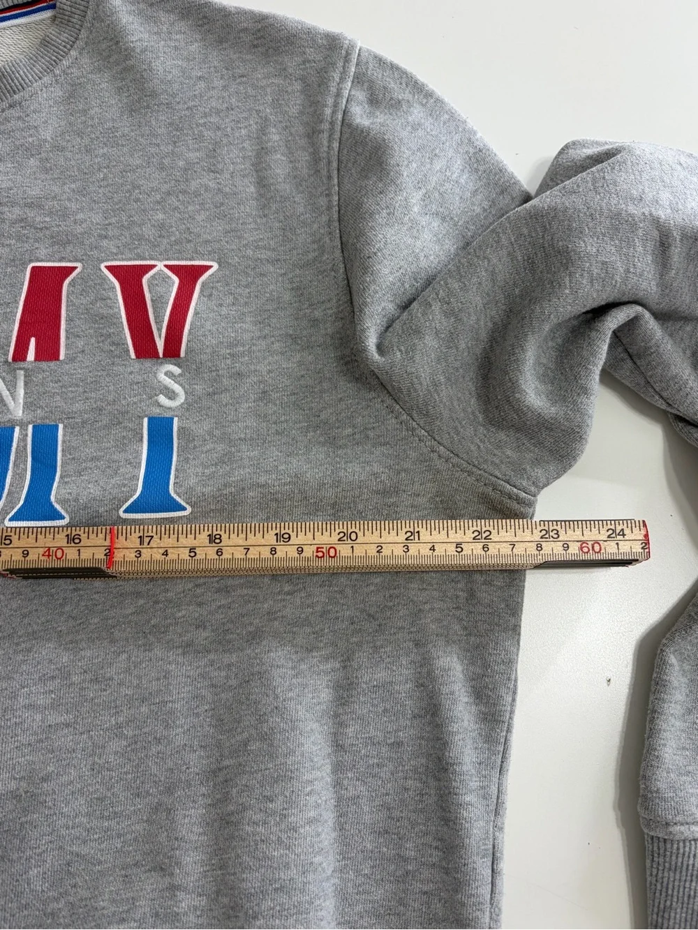 Tommy Hilfiger Light Grey Crewneck Sweatshirt Red & Blue Logo Size Large